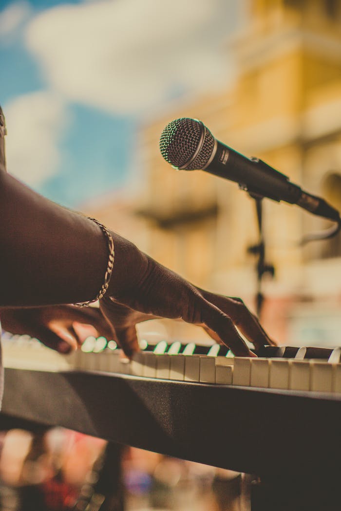 Musician playing piano and singing with a microphone outdoors in San Juan.